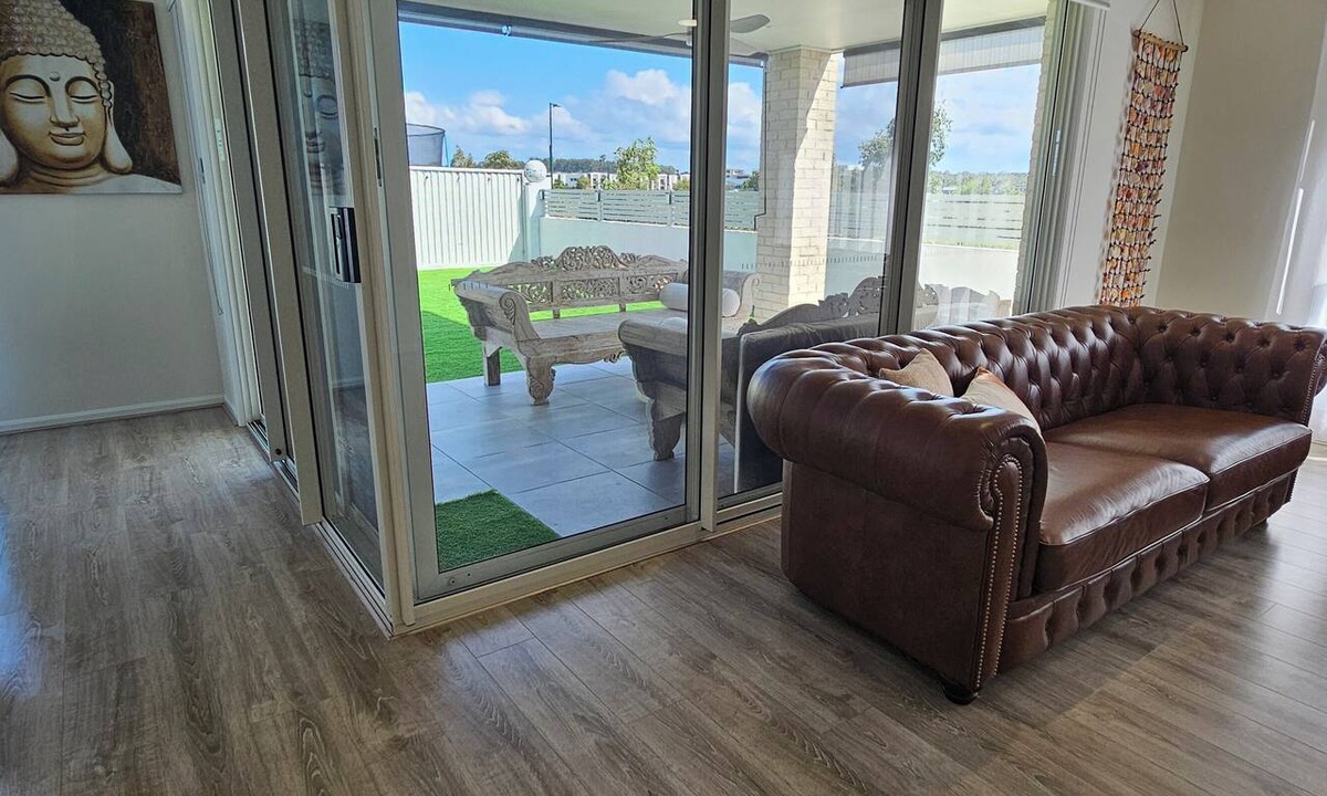 Mango Hill Apartment | `Lotus` Spacious 4BR Home in Mango Hill | Sleeps 8