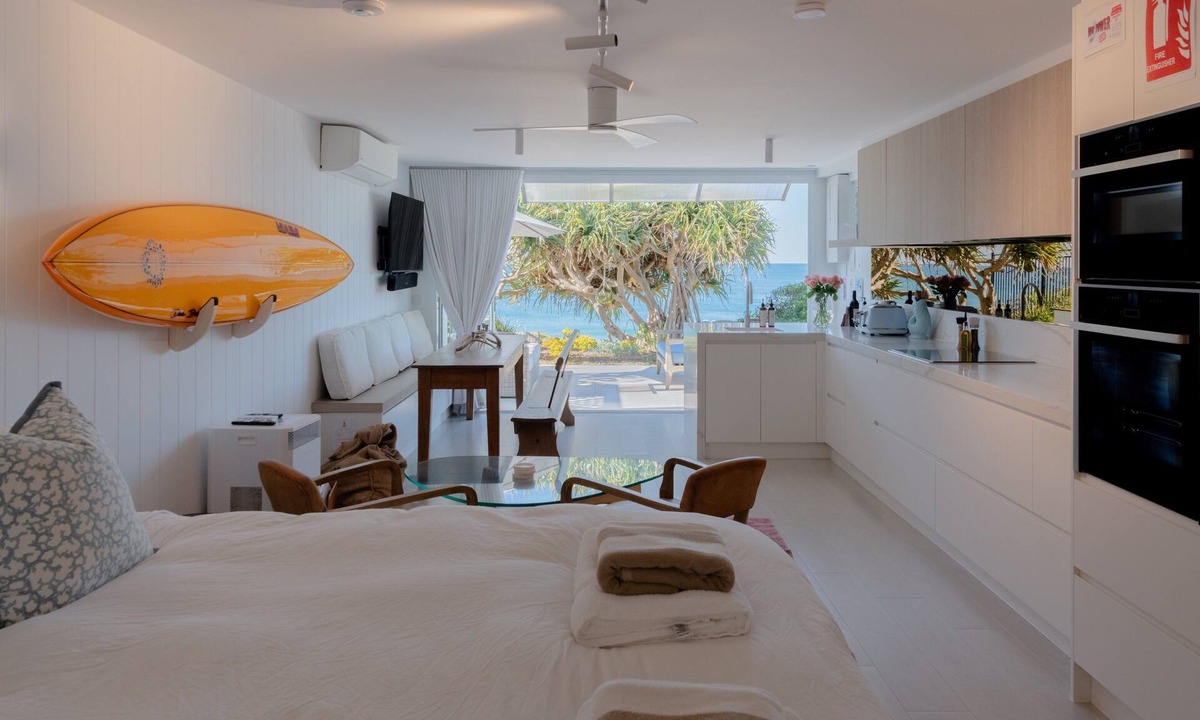Forresters Beach Apartment | Loulou Beach Studio – Couple Retreat