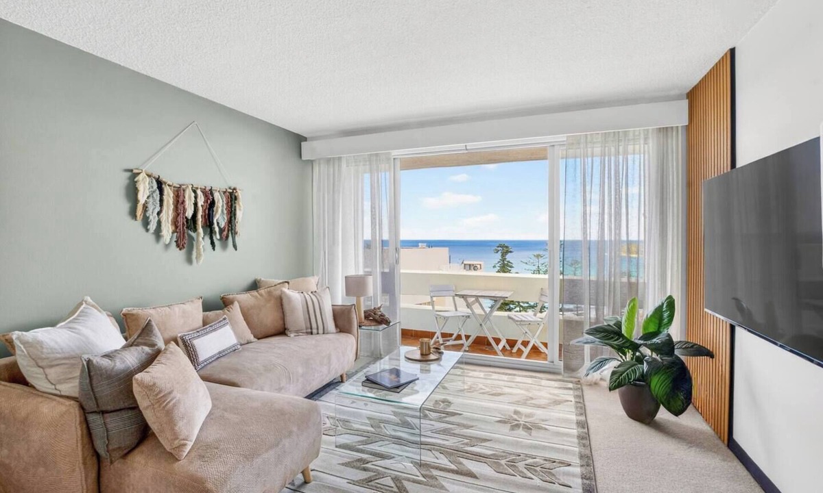 Manly Apartment | Love Nest on Nine Awake to the Panorama of Manly
