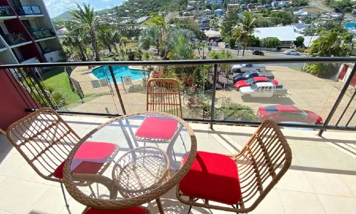 Yeppoon Apartment | Lovely 2 BR aptmnt, central, top view, great pool