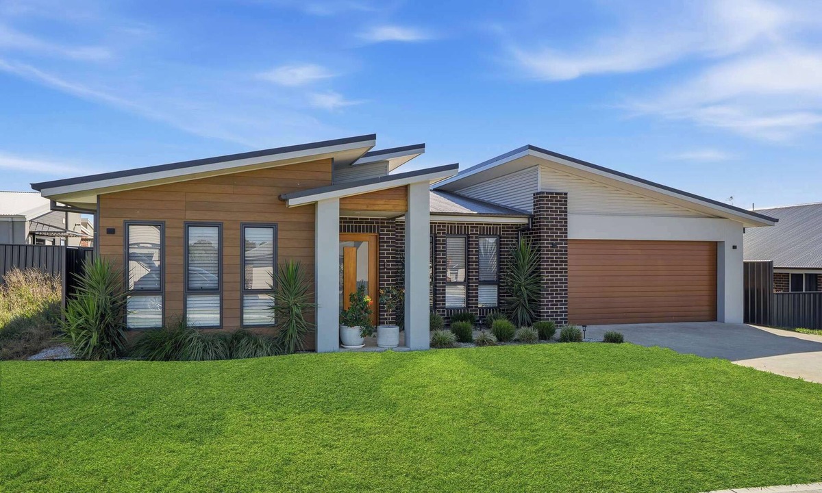 Orange House | Lovely Lappin - 4 Bed, 2 Bath Family Home