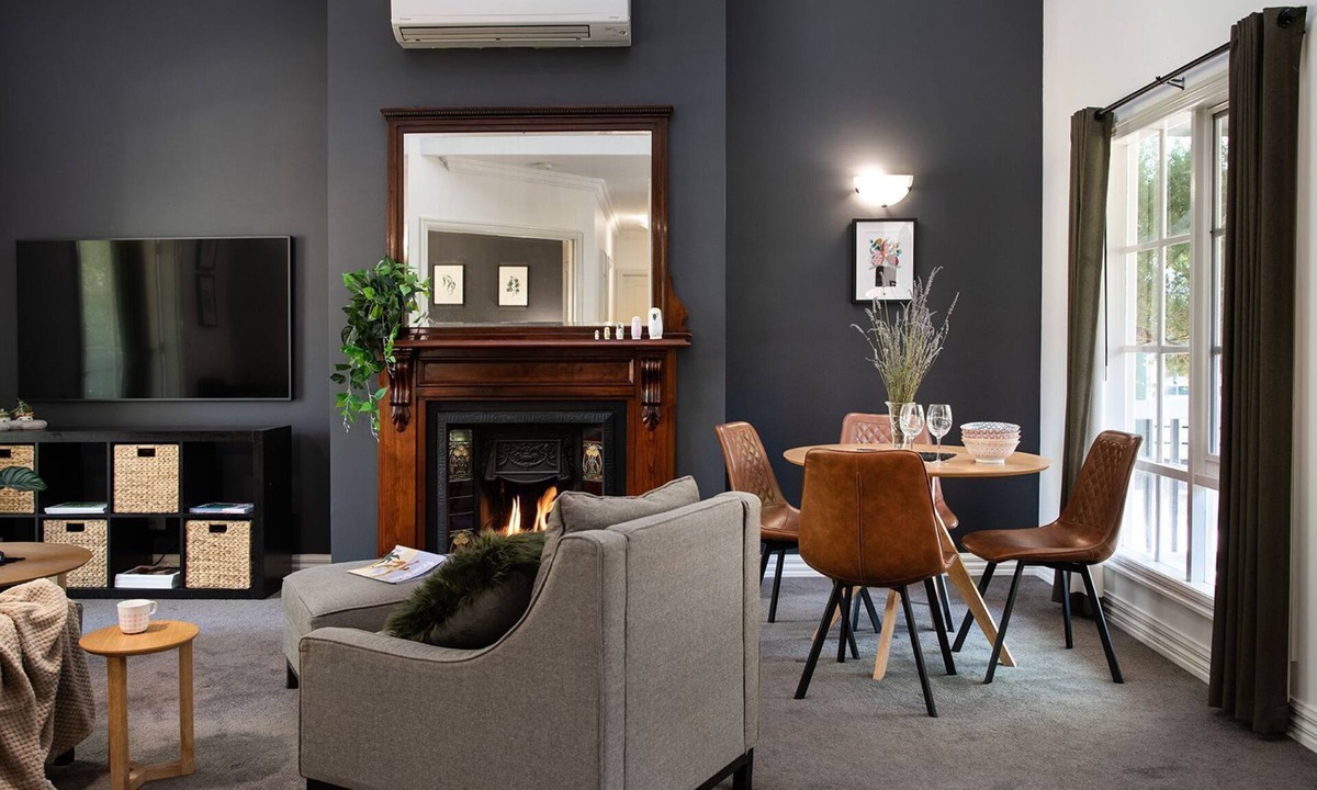 Hepburn Springs Cottage | Lucini Cottage- wood fire and stunning bush views