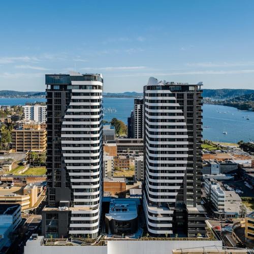 Gosford Apartment | Lux Lakeside Stay