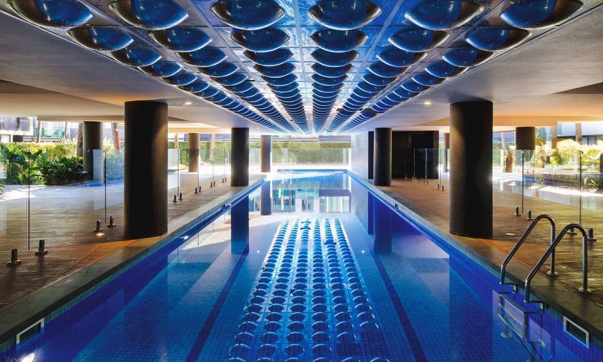 Port Melbourne Apartment | Luxe 2 Bed Apt, Seconds to Beach & Minutes to City