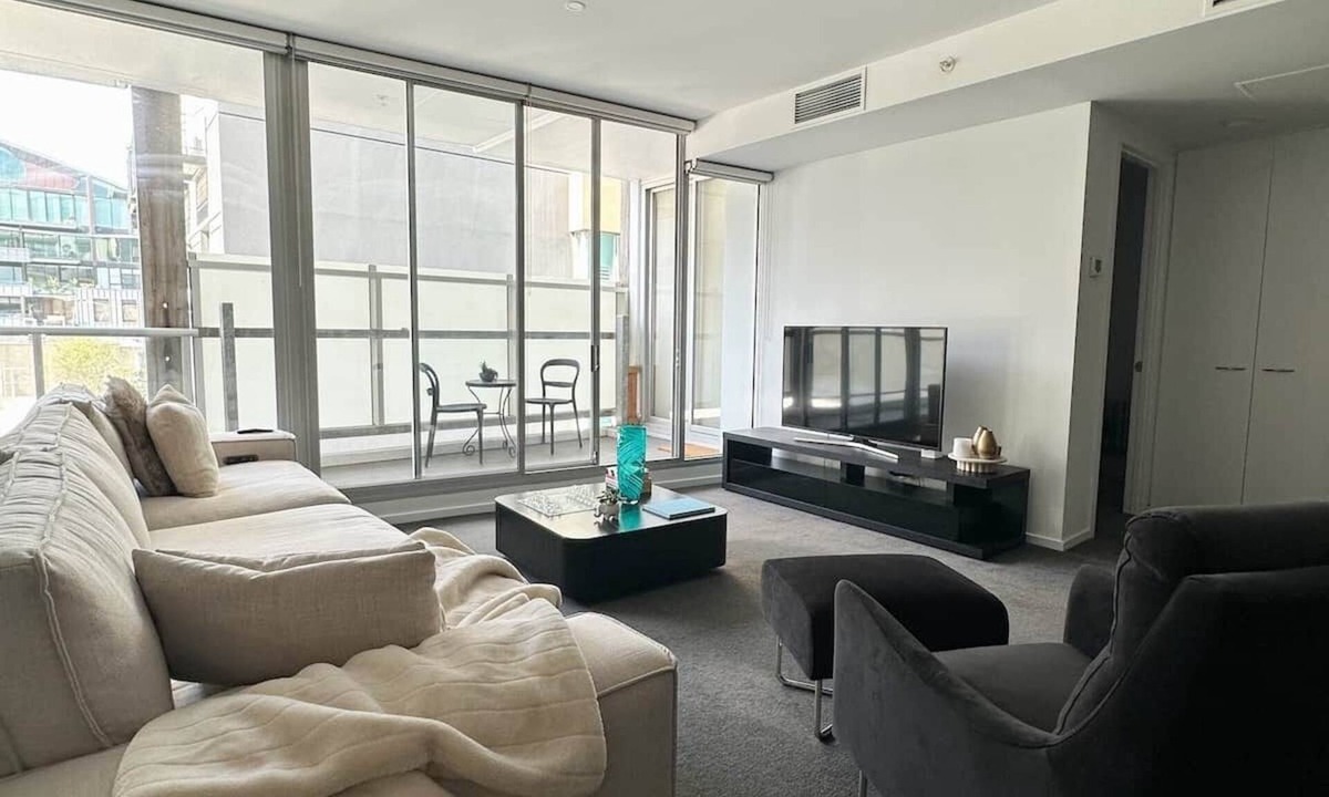 Port Melbourne Apartment | Luxe Port Melbourne Retreat | 1 Bed, 2 Bath + Pool