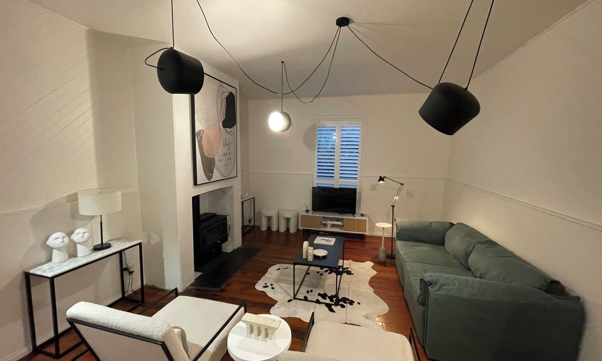 Kyneton Cottage | Luxurious 3 bedroom cottage off Historical Piper St