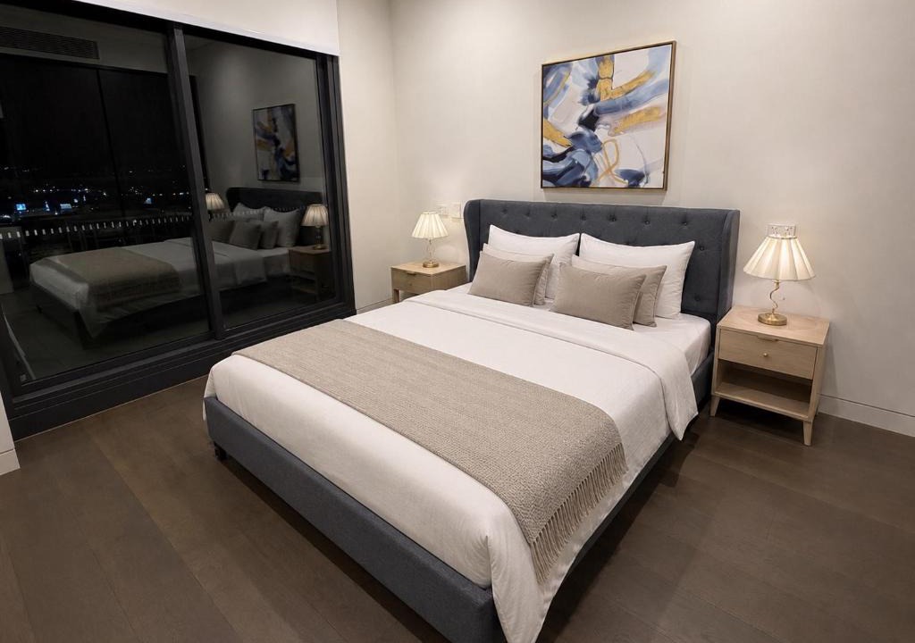 Lidcombe Hotel | Luxurious City Skyline View near Accor Stadium