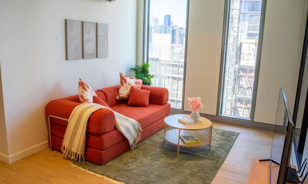 South Melbourne Apartment | Luxury 2BR | City Views | Heated Pool | Southbank