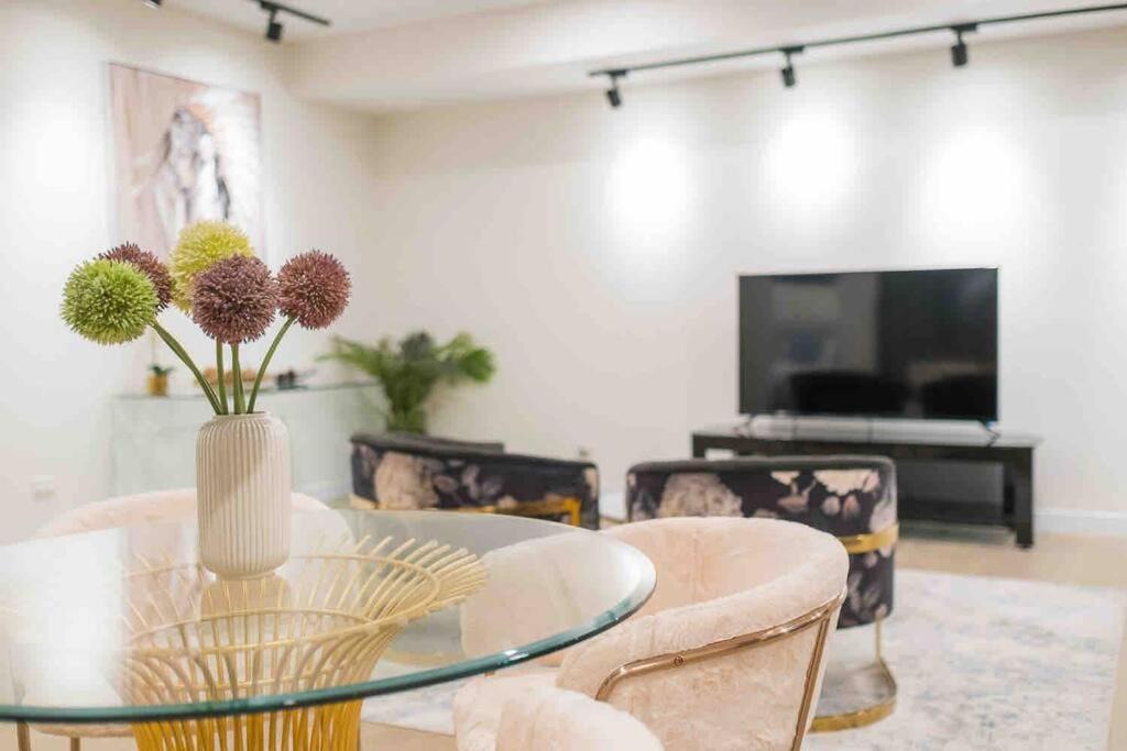 Ryde Apartment | Luxury 3 Bedroom Apartment in Ryde
