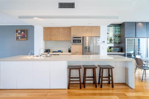 Docklands House | Luxury 4B Docklands Penthouse water city views
