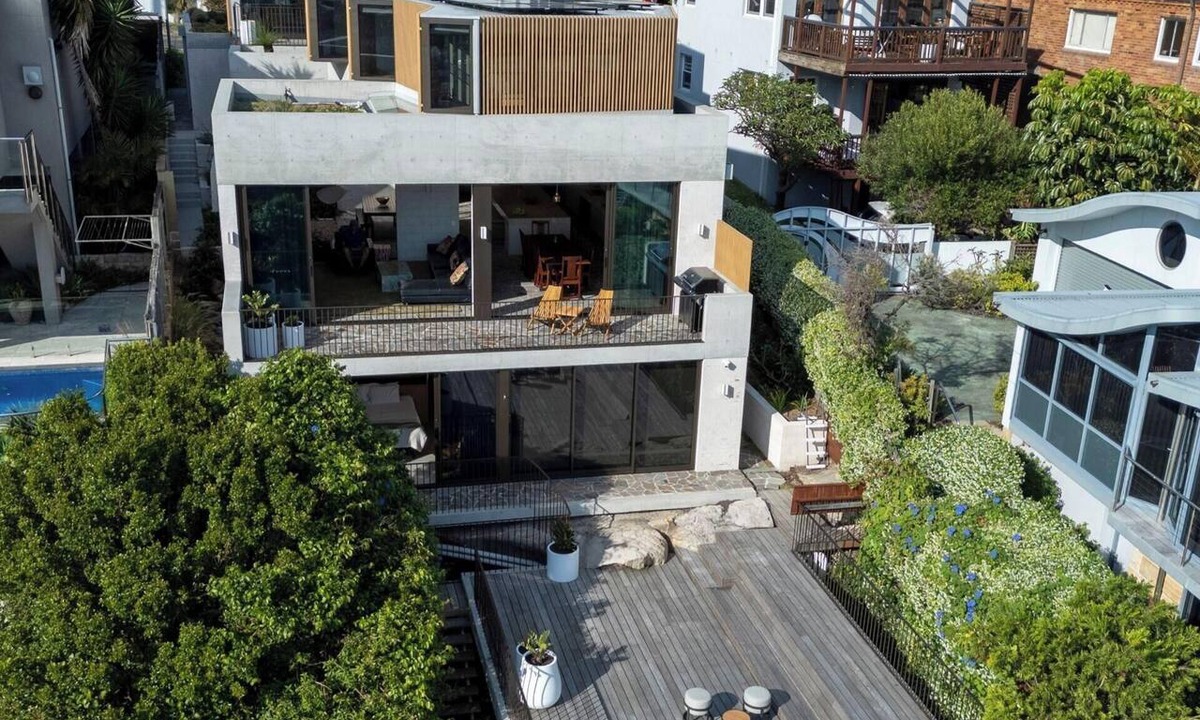 Queenscliff House | Luxury 5 Bed House with Ocean Views near Manly