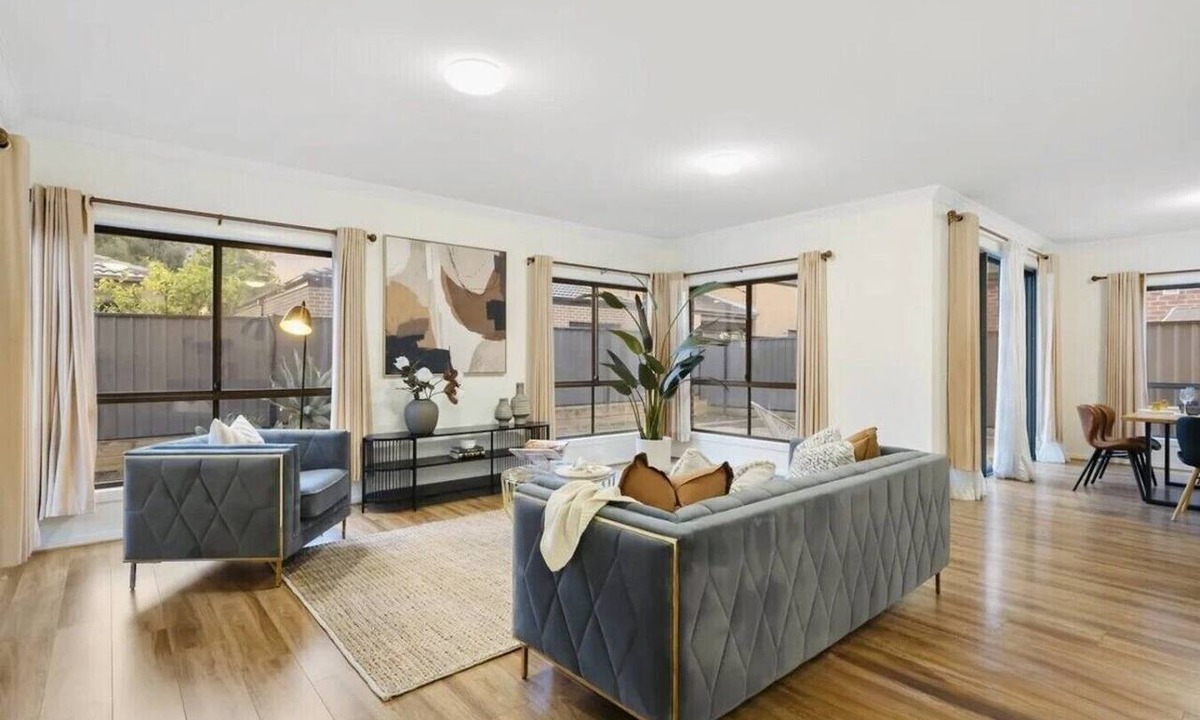 Truganina House | Luxury 5BR+5Bath Home Style, Space & Comfort EV