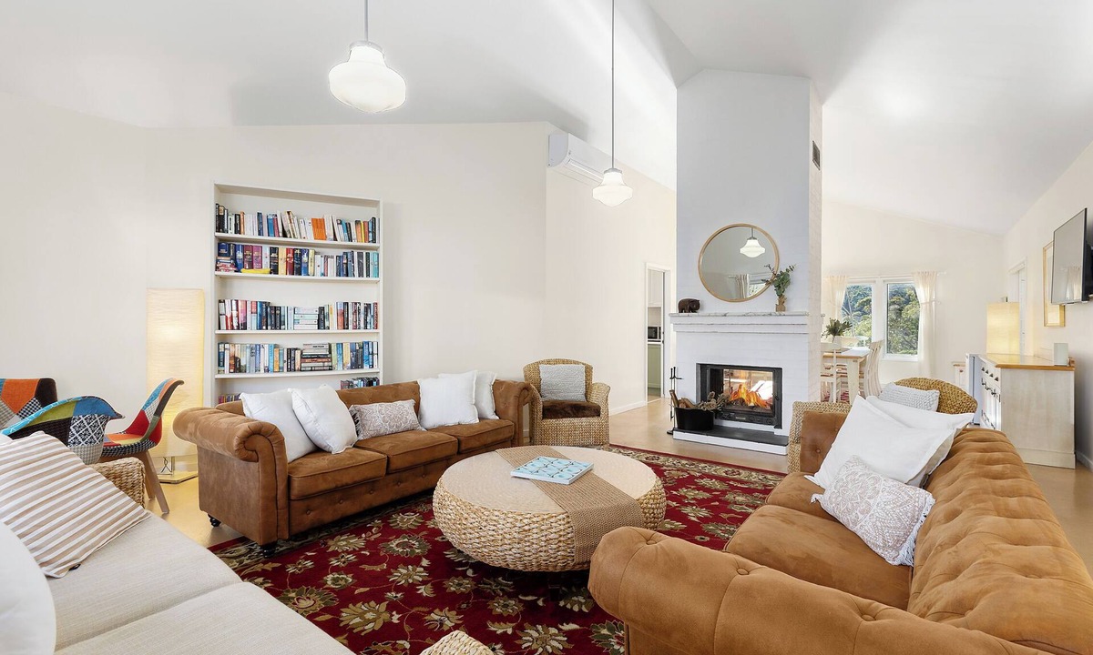 Crackenback House | Luxury at Crackenback | Sleeps 10 wood fire | relax & reconnect with loved ones.