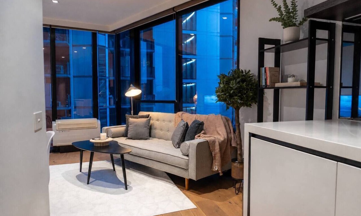 Docklands Condo | Luxury CBD LaTrobe Retreat 1BR Apt w/Pool & Gym