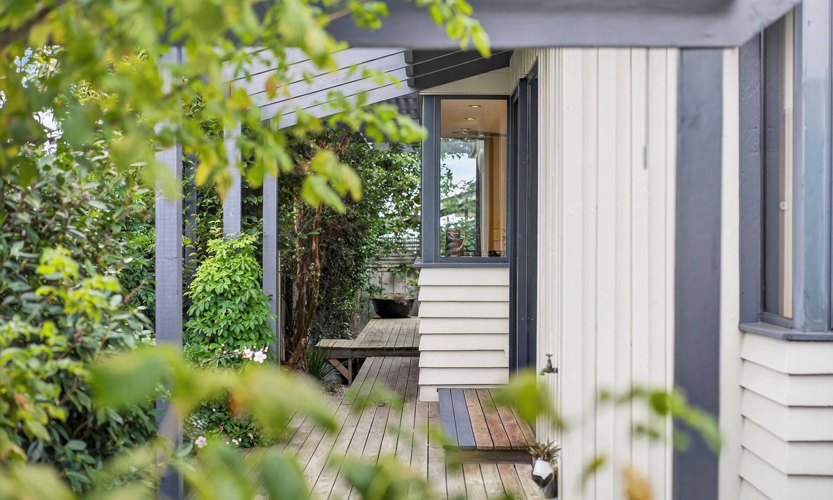 Kingston Beach House | Luxury Coastal Escape at Kingston Beach