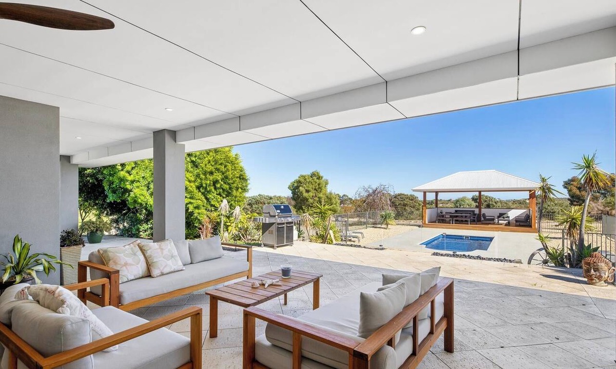 Karakin House | Luxury coastal country retreat - Resort style accommodation, Pet Friendly!