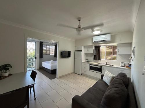 Emu Park Apartment | Luxury Coastal Escape at Endeavor Inn - Emu Park