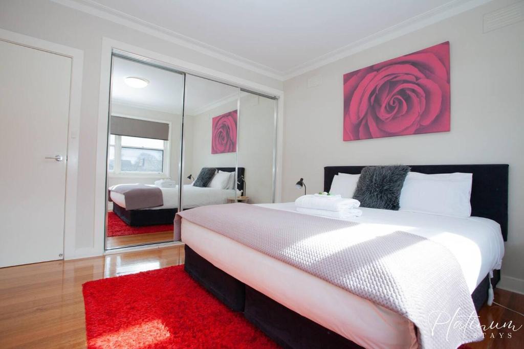 Lake Wendouree Apartment | Luxury on Webster Upscale 2BR Close to Hospital