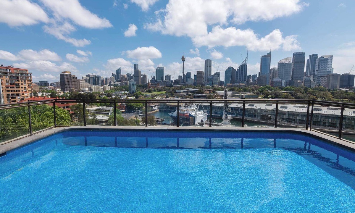Potts Point Apartment | Luxury Seidler Apt, rooftop pool, sweeping views