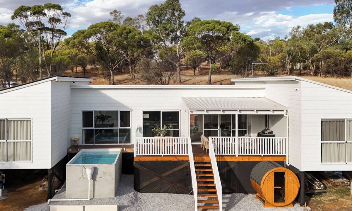 Toodyay House | Luxury Toodyay River Retreat | Sauna, Pool and Views + Sleeps 10