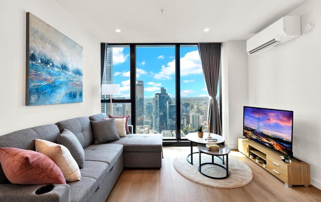Melbourne Central Business District Apartment | Lvl 44 Skyline Escape 2B1B with Incredible City Views