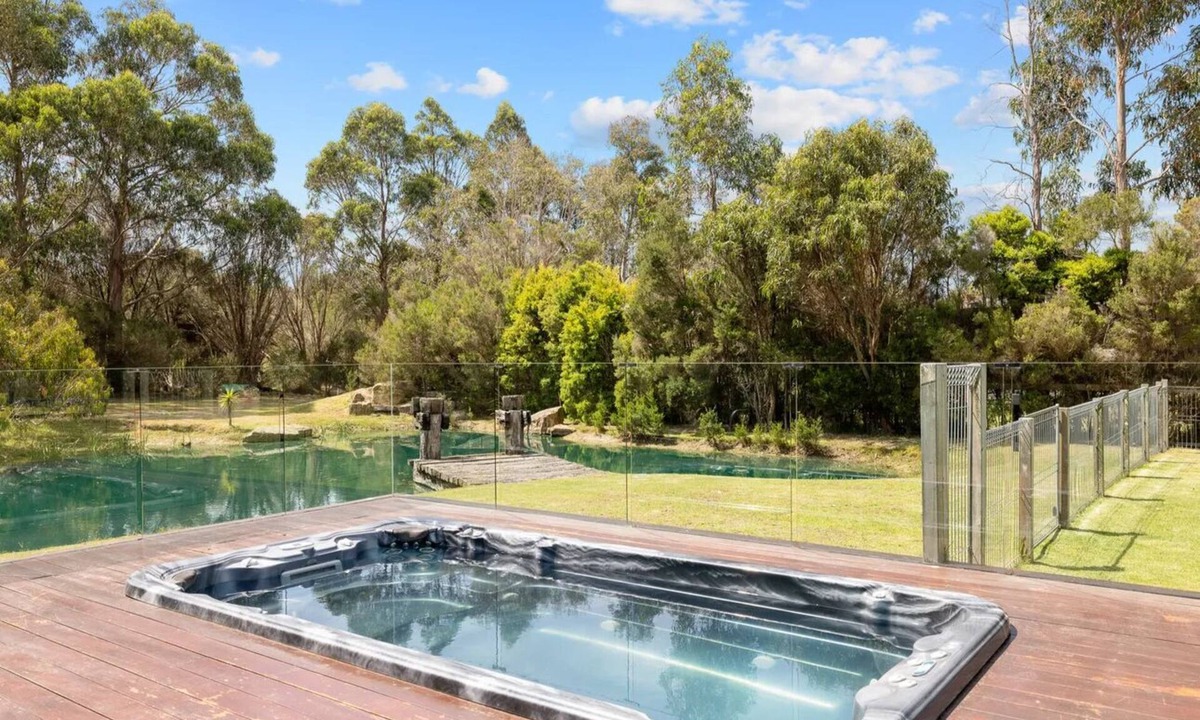 Cowes House | Mackaloucoo Retreats - MR2