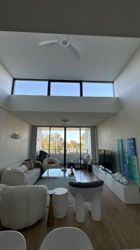 North Ryde Apartment | Macquarie Sunlit Urban Northern Sydney