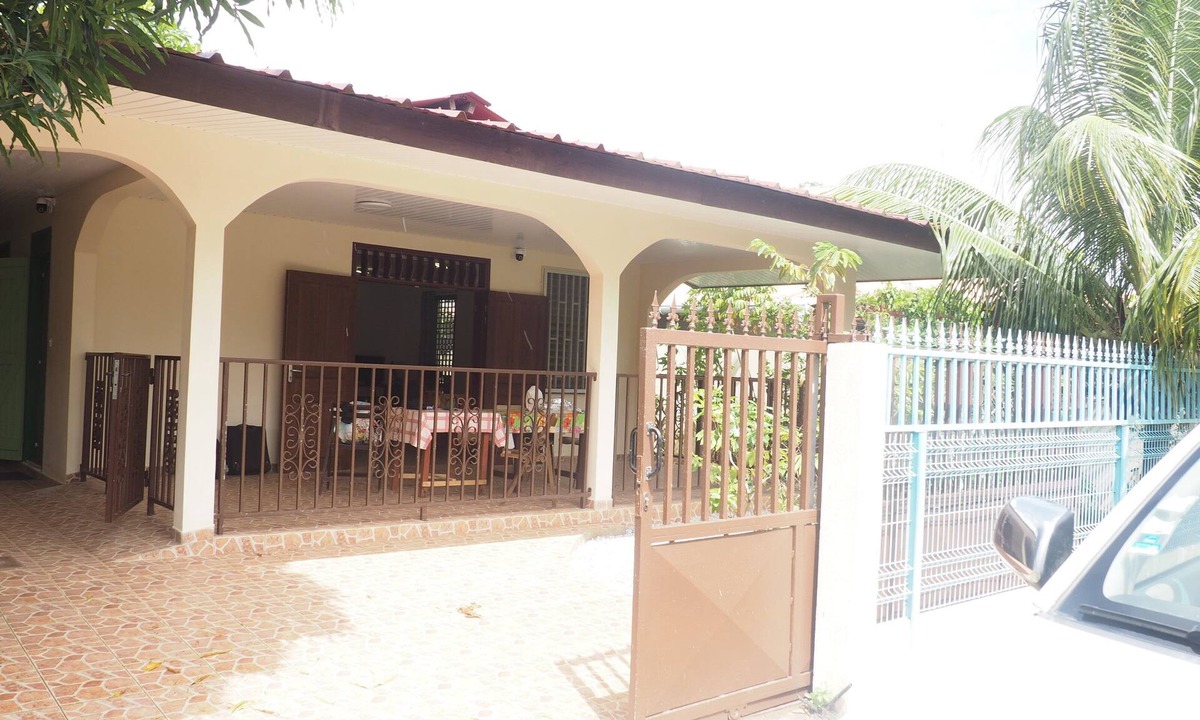 Kourou House | Magnificent house with parking space right in front