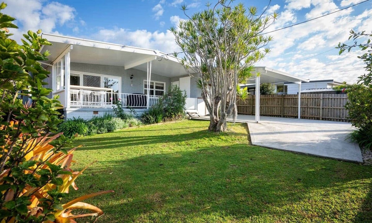 Coffs Harbour House | Magnolia House: 2 bedroom Coastal Retreat