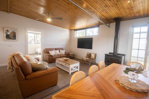 Magpie House | Magpie Country Retreat- 15 Mins to CBD