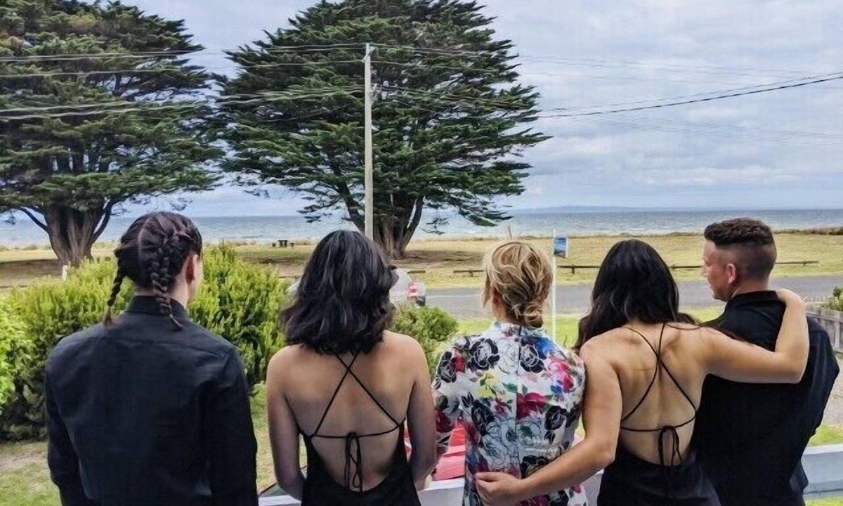 St Leonards Cottage | Majestic waterfront views BBQ fishing beach wineries