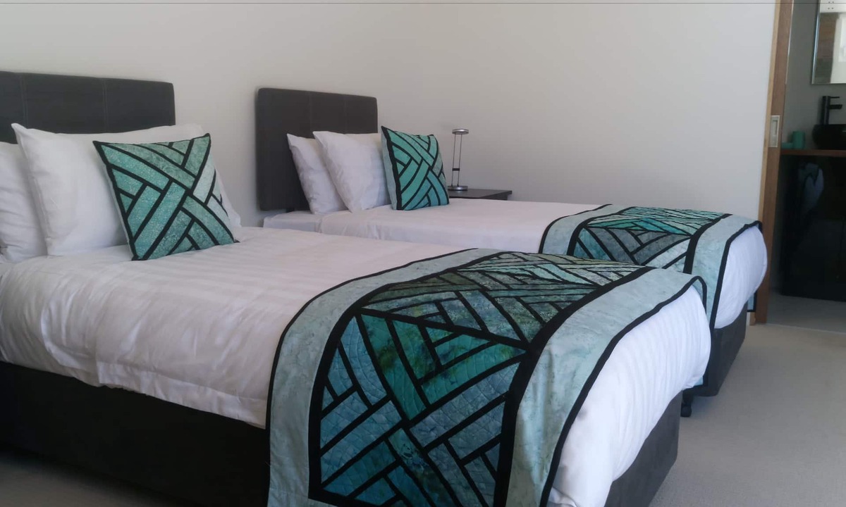 Coles Bay Bed & Breakfast | Malting Lagoon Guest House