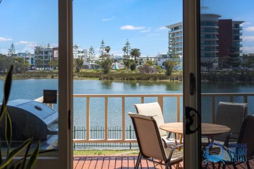 Mandurah House | Mandurah Overlooking The Marina