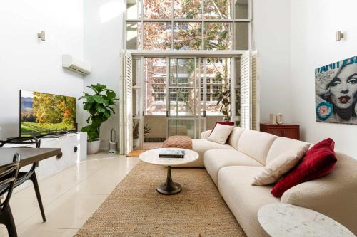 Surry Hills Apartment | Manhattan Tri-Level Warehouse Style Apartment