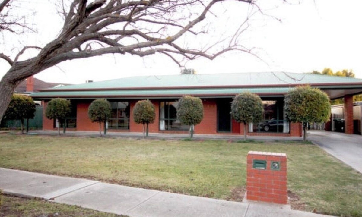 Horsham House | Manor on McIntyre