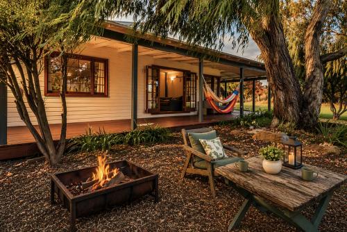 Dawesville House | Margs in Mandurah-Family Friendly,Beach!