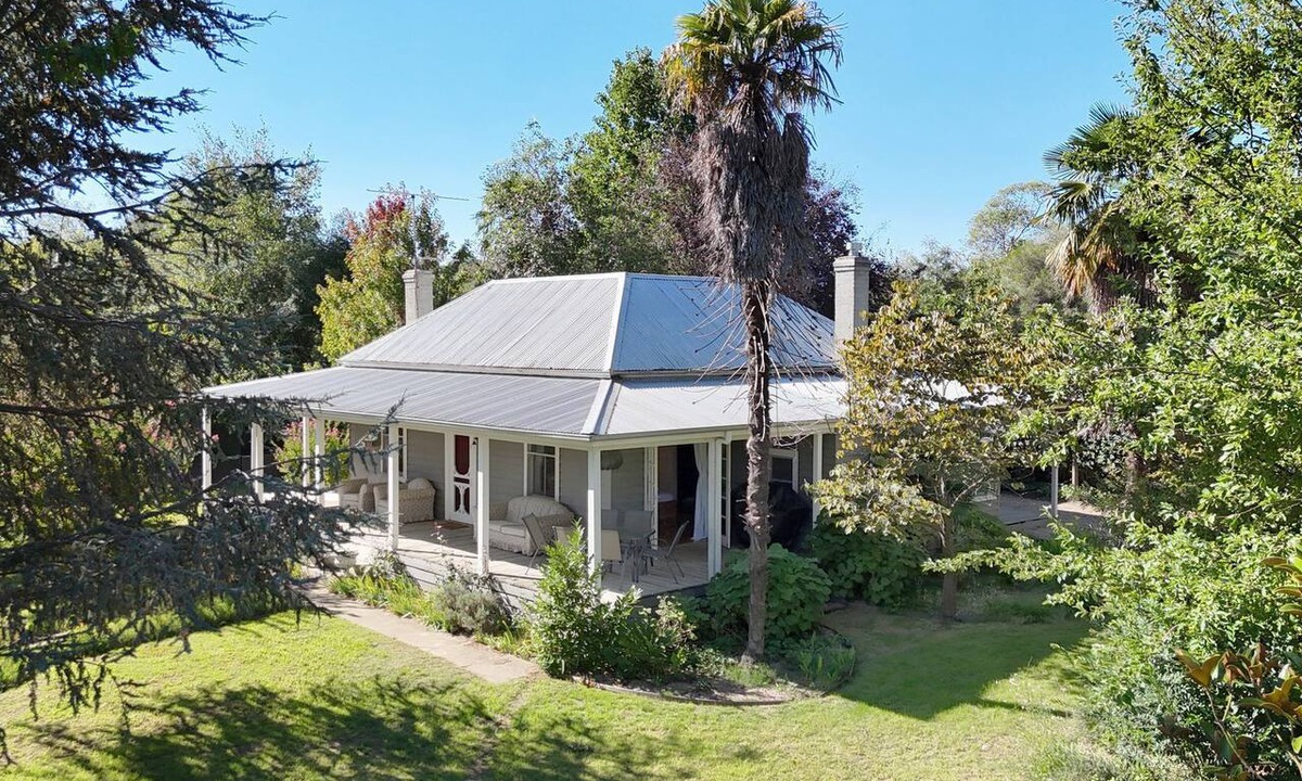 Beechworth House | Marianna's Lakeside Cottage