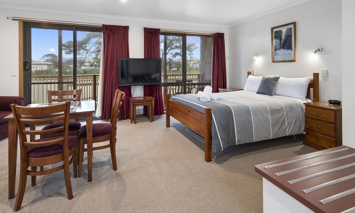Strahan Hotel | Marsden Court Apartments
