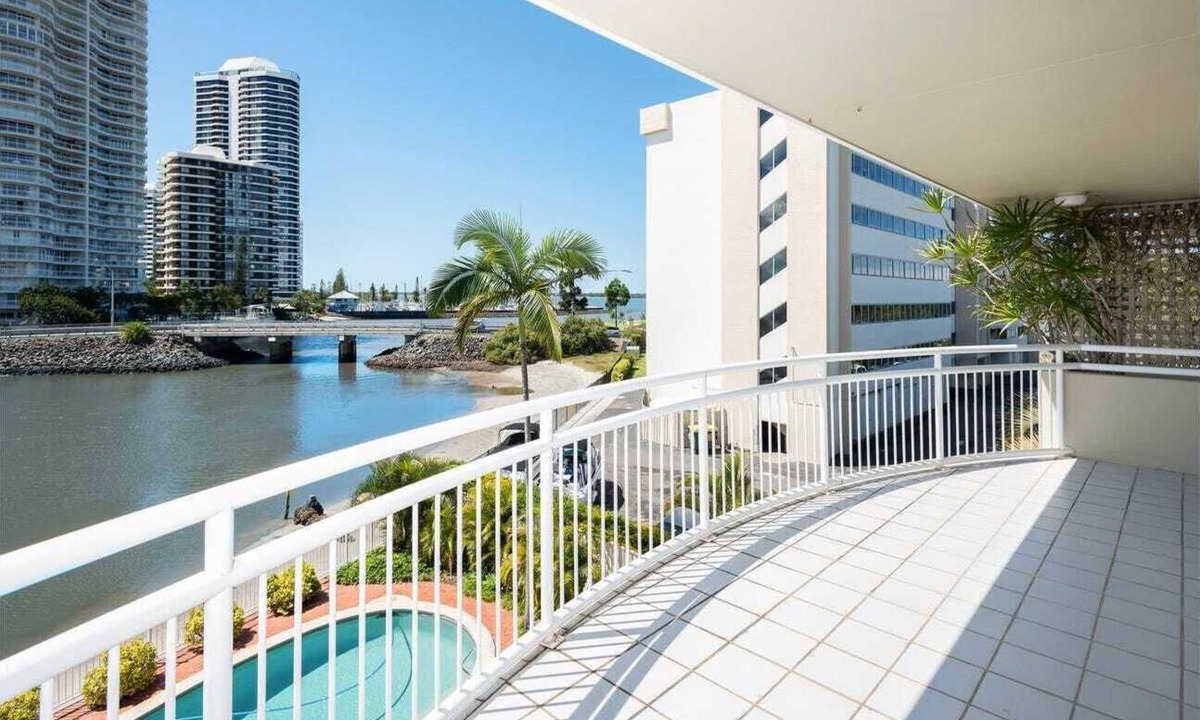 Biggera Waters Apartment | Marvelous 3-bedroom apartment in Biggera Waters on the water