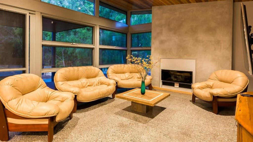 Dunsborough House | Maybrook - Minutes from Meelup Beaches and Dining