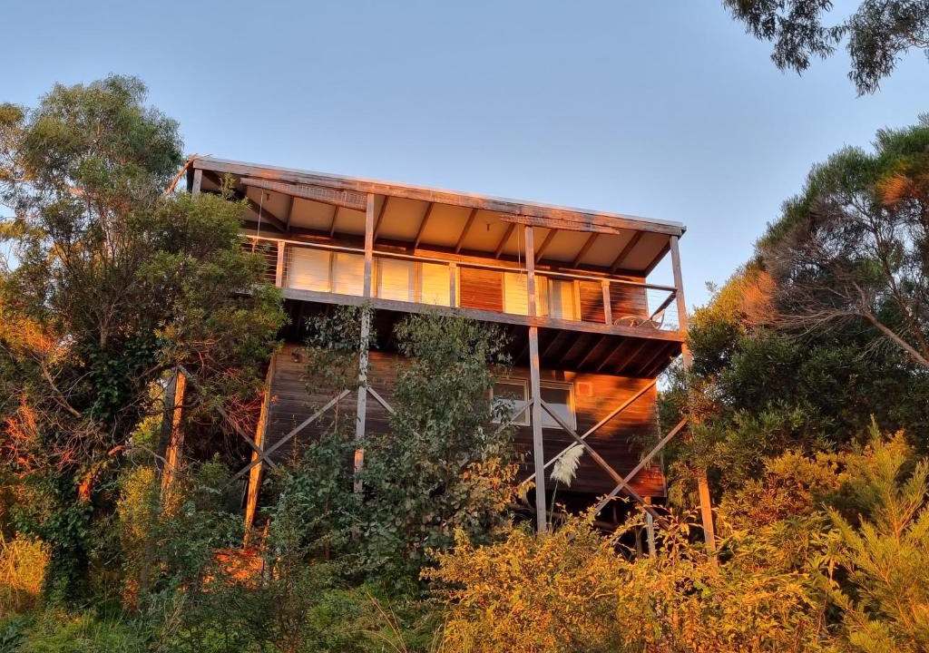 McCrae House | McCrae Hilltop Retreat, Views of Bay & Lighthouse