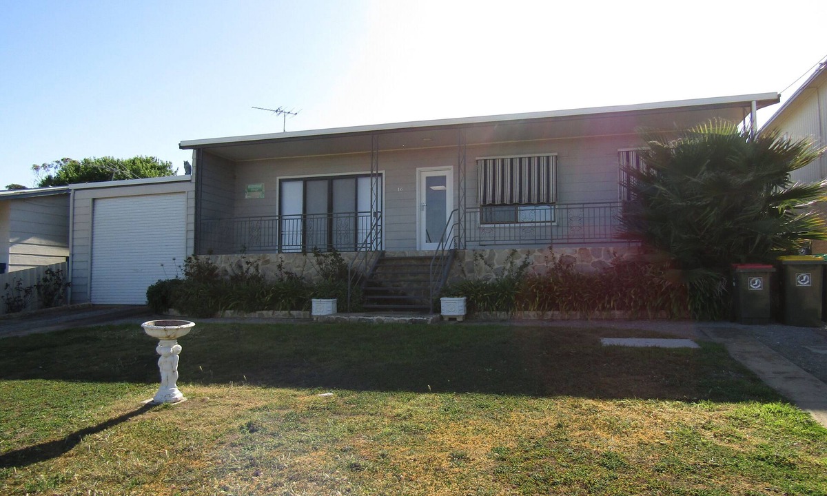 Tiddy Widdy Beach House | Memories by the Sea - Esplanade position!