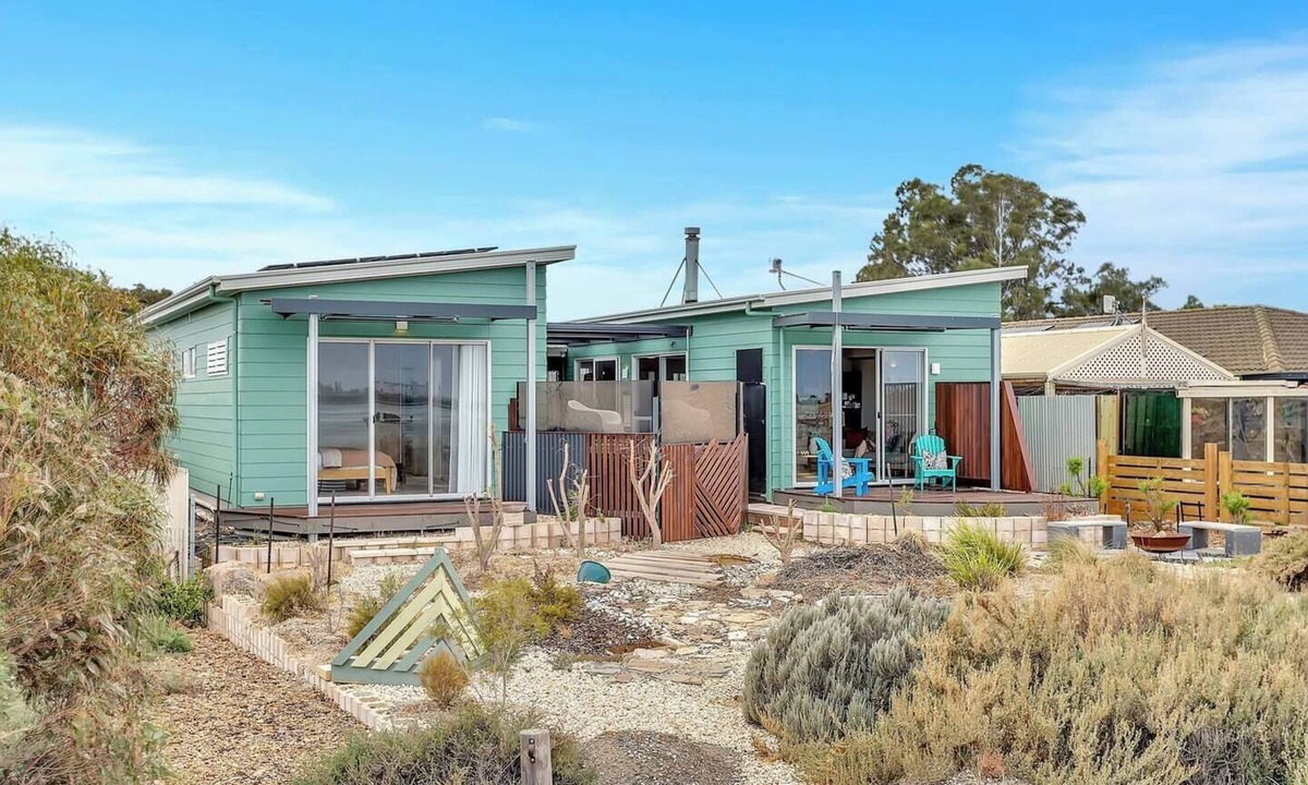St Kilda Cottage | Mermaid Haus Beach Escape with Pool Fire and Style
