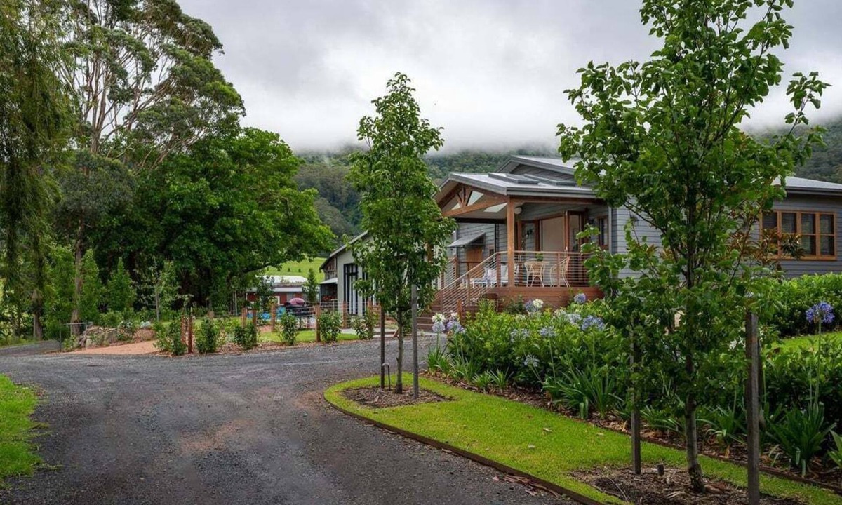 Meroo Meadow Cottage | Meroo Springs - Luxury Country Getaway