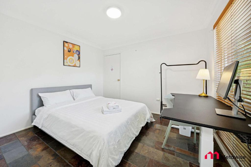 Castle Hill House | MetaWise Cozy Family Room5 in Shared Home Free Parking