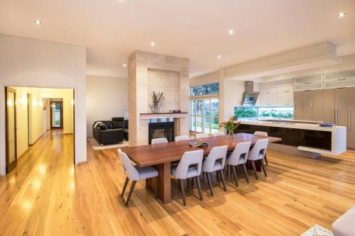 Wilyabrup House | Metricup House - elegant country retreat