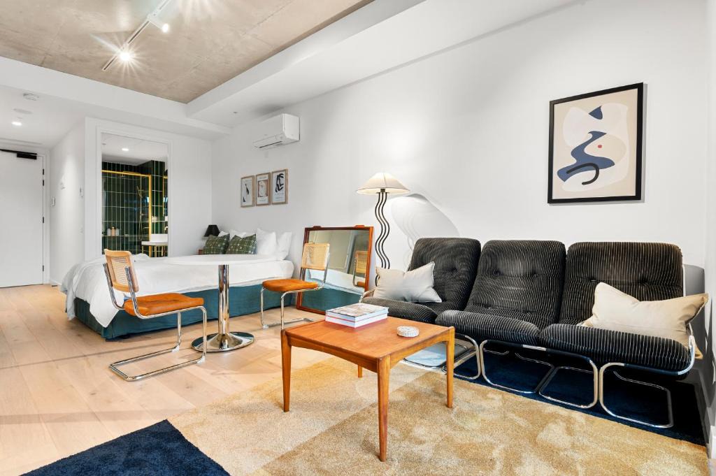 Collingwood North Apartment | Mid-Century - Rooftop Spa and Parking