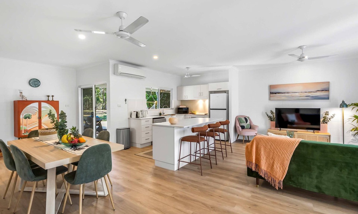 Holloways Beach House | Mimpi Tropics Retreat Holloways Beach