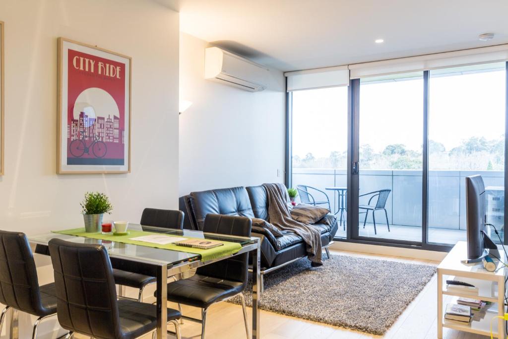 Parkville Apartment | Modern 1 Bedroom in Tranquil Parklands