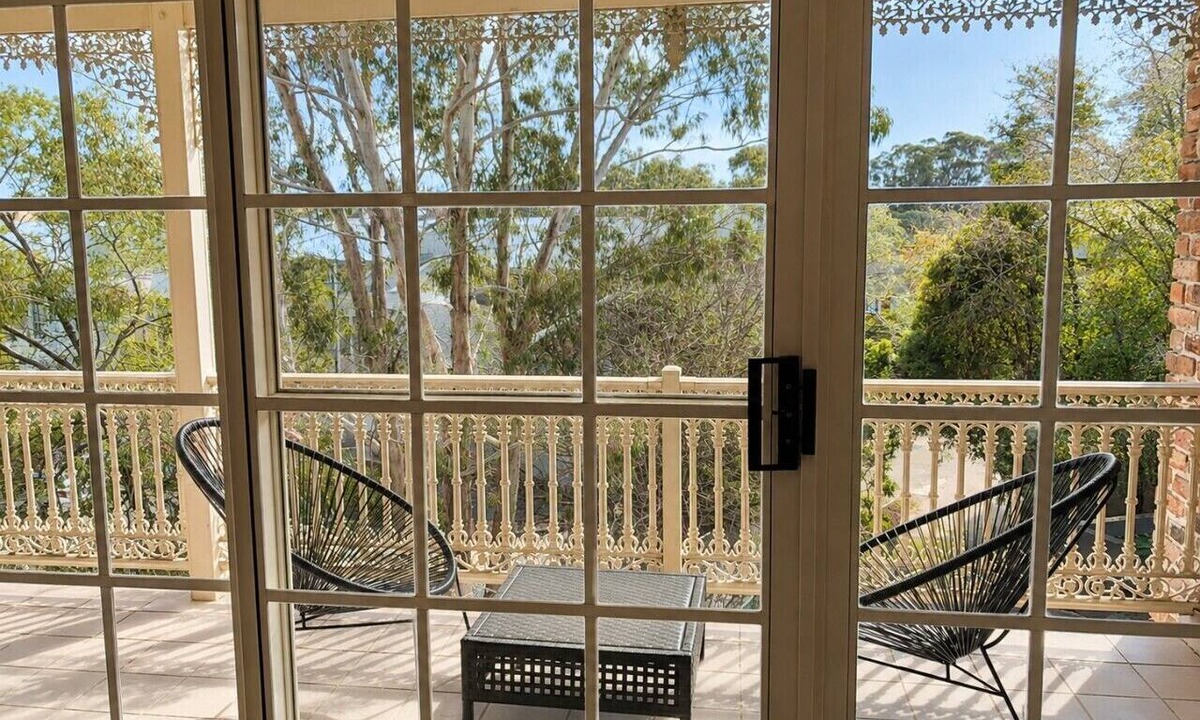 Manuka Apartment | Modern 2BR Apartment/Parking in Griffith